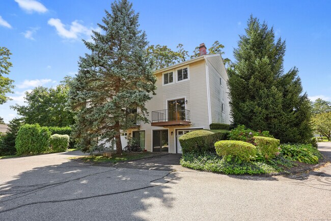 Building Photo - 75 Cos Cob Ave
