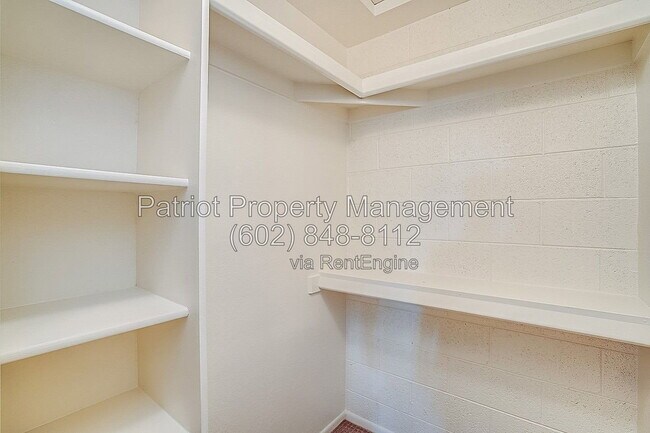 Building Photo - 20420 N 6th Dr