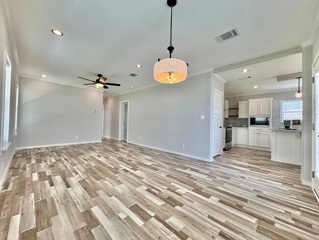 Building Photo - 5715 Camelford Dr