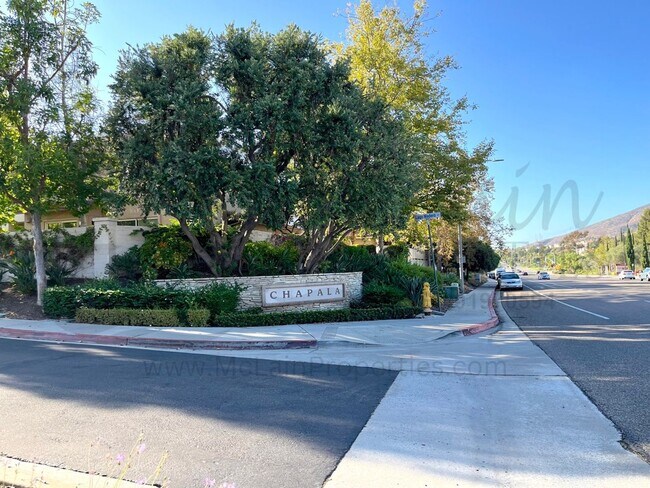 Building Photo - RE: Spacious End-Unit Townhome in Gated Chapala Community, Eastlake