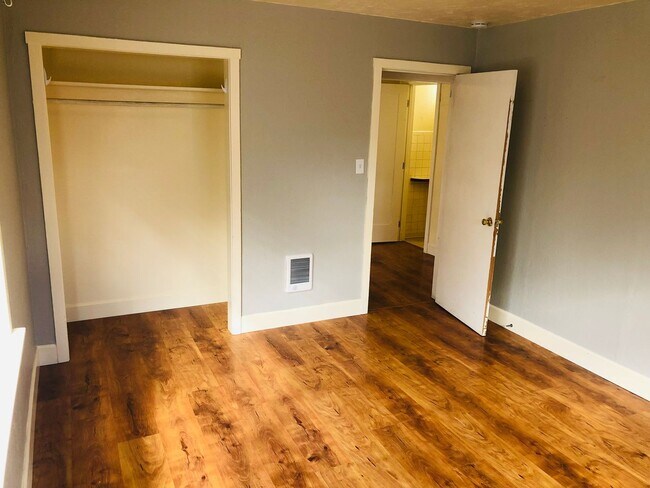 Building Photo - Freshly updated 3 bedroom 1 bath house off of River Rd.