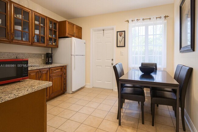 Building Photo - 504 SW 10th St