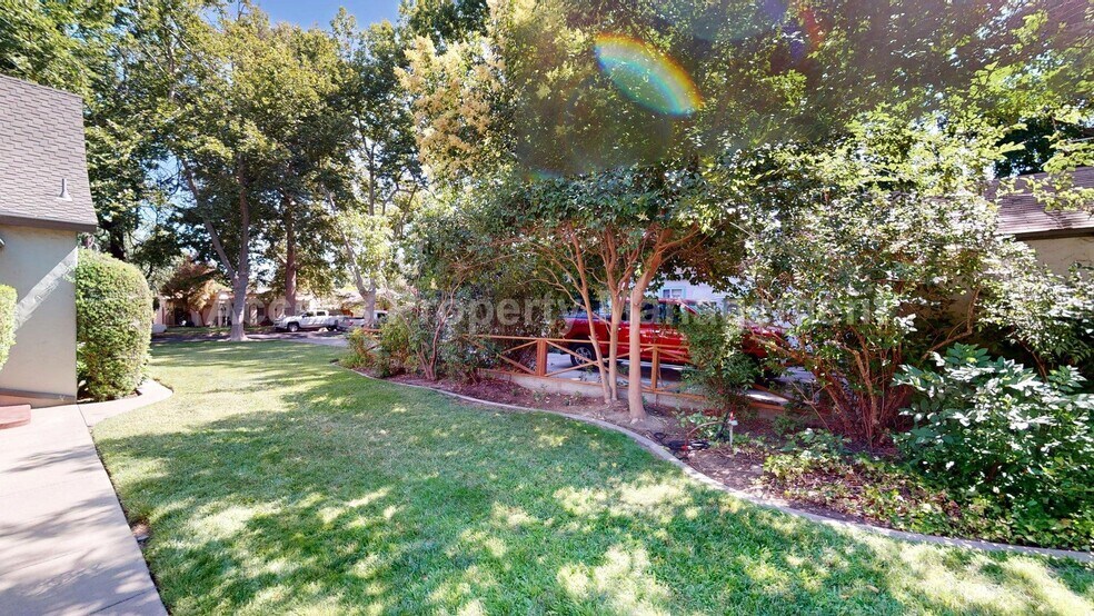 Building Photo - 1200 Sycamore St