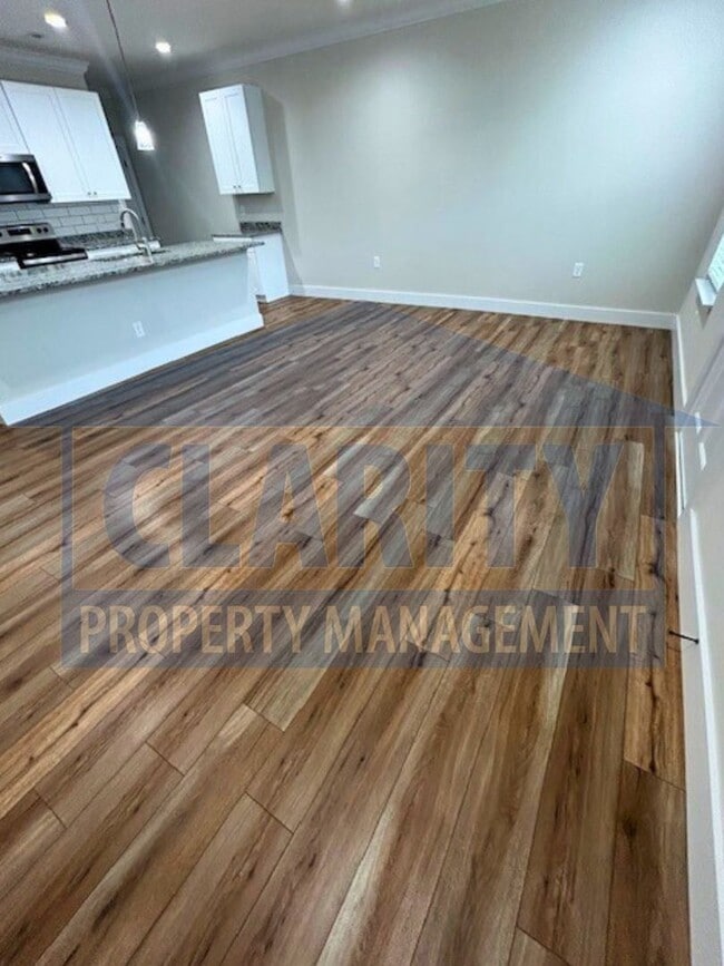 Building Photo - Three bedroom townhome w/ garage!