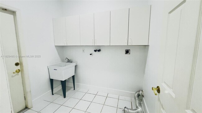 Building Photo - 14730 SW 132nd Ct