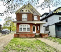 Building Photo - 815 W Walnut St
