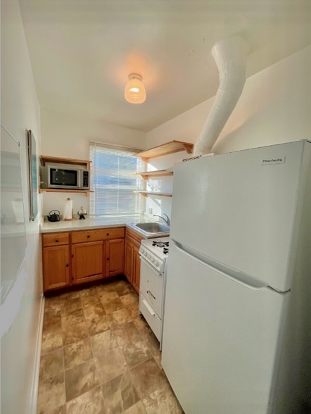 Building Photo - 15012 Lemoli Ave