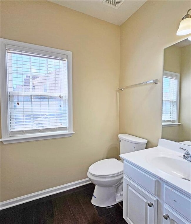 Building Photo - 1215 Clandon Pl