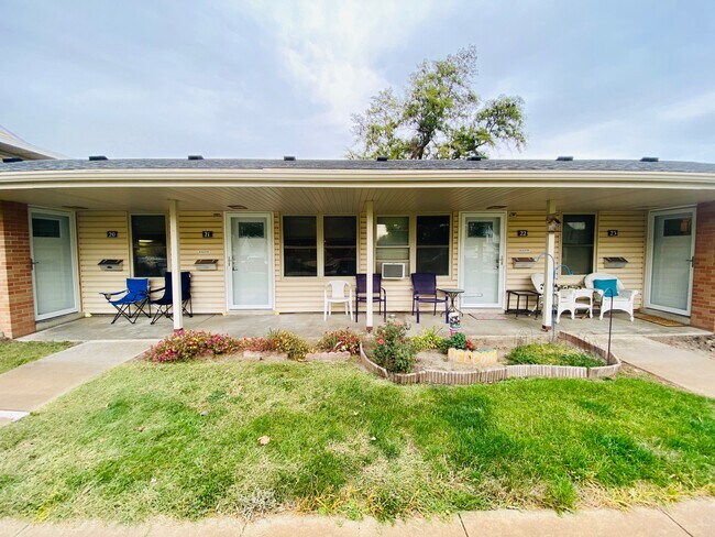 Garden Style Apartments - 100 E Maple St