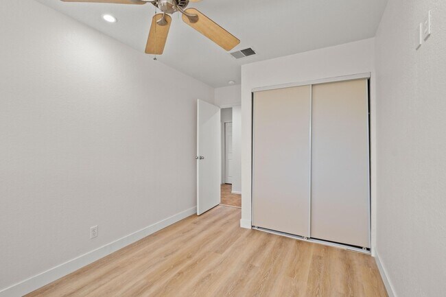 Building Photo - 73425 San Nicholas Ave