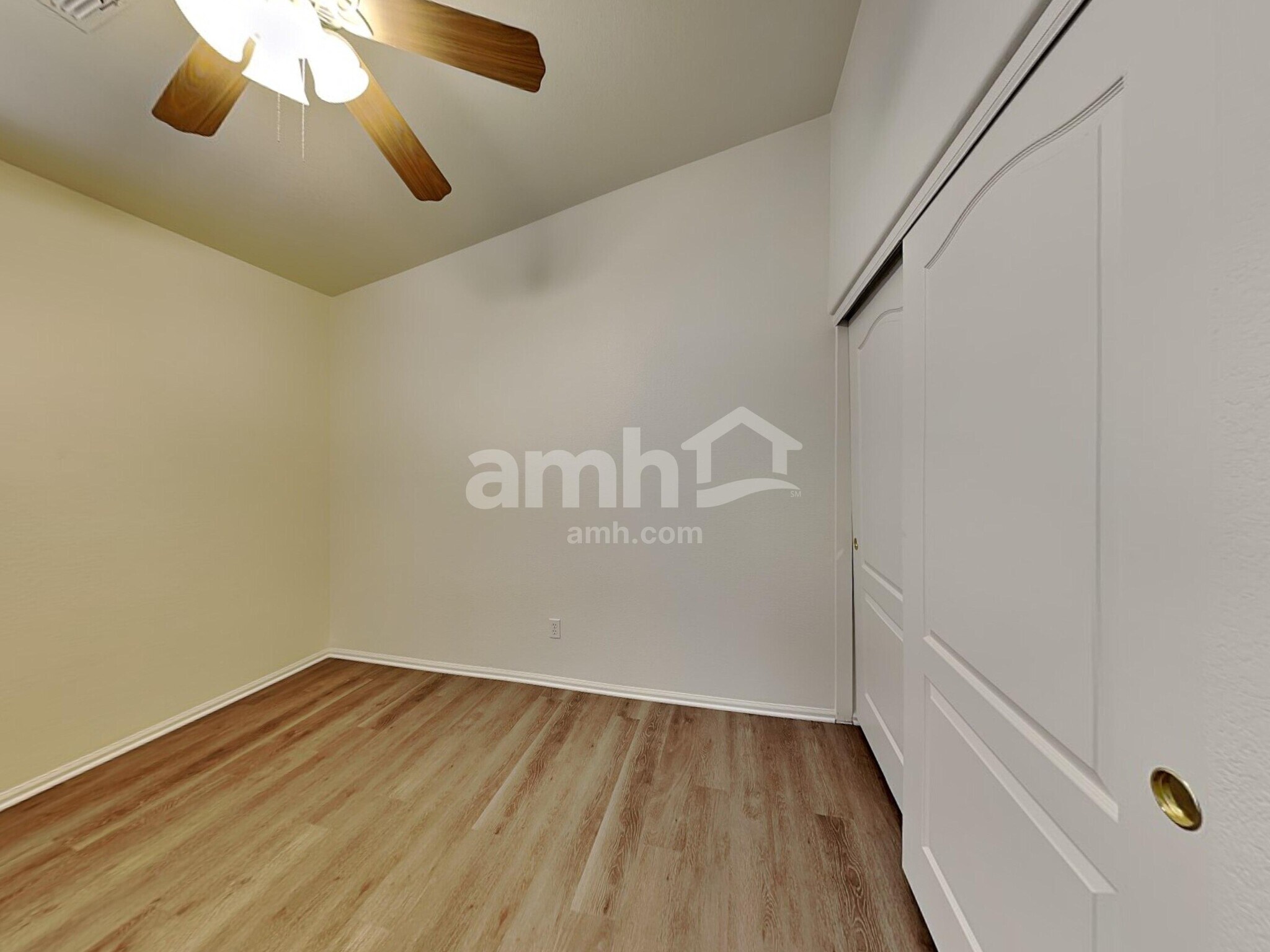 Building Photo - 2220 W Madre Del Oro Dr