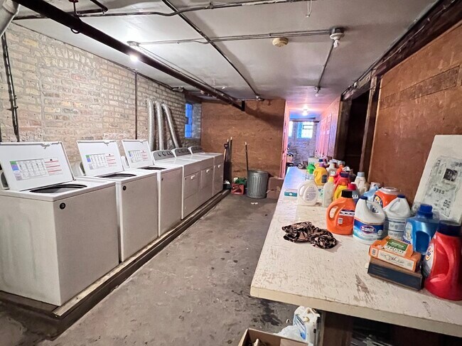 Building Photo - 3212 W Altgeld St