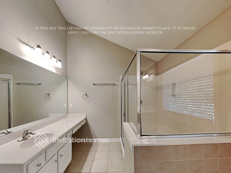 Building Photo - 8920 Watersedge Ct