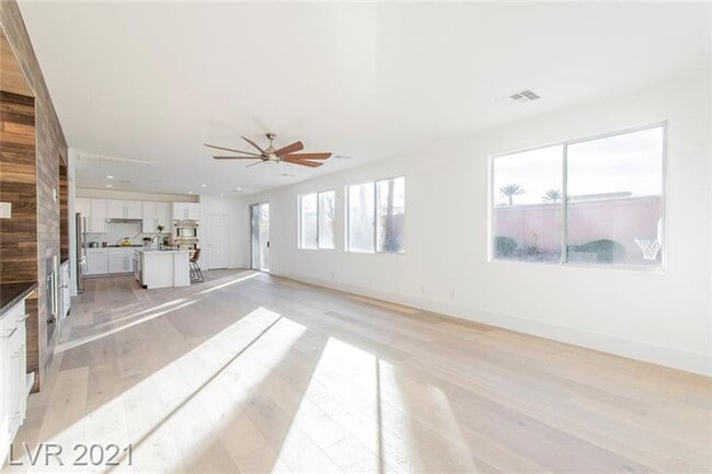 Building Photo - Stunning Summerlin 5 bedroom with a pool!