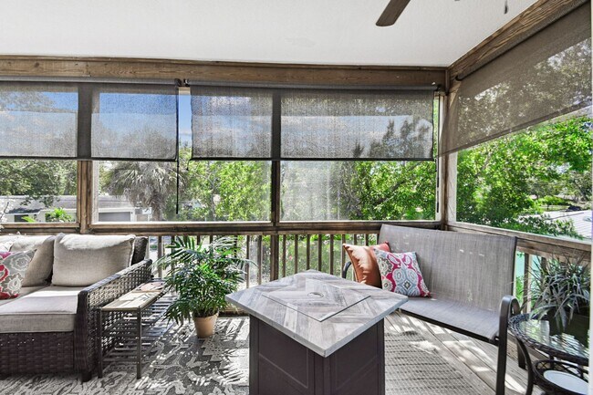 Building Photo - Elevated 3-Bed, 2-Bath, Corner-Lot Gem in the Heart of Palmetto