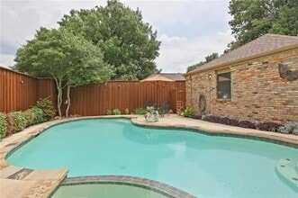 Building Photo - 2403 Blue Cypress Dr
