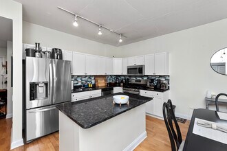 Building Photo - 1001 W Madison St