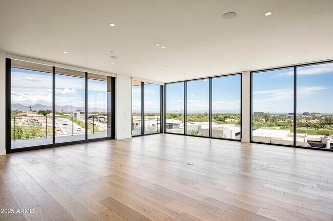 Building Photo - 6302 E Camelback Rd