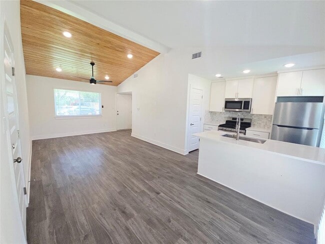 Building Photo - 6103 Calmar Cove