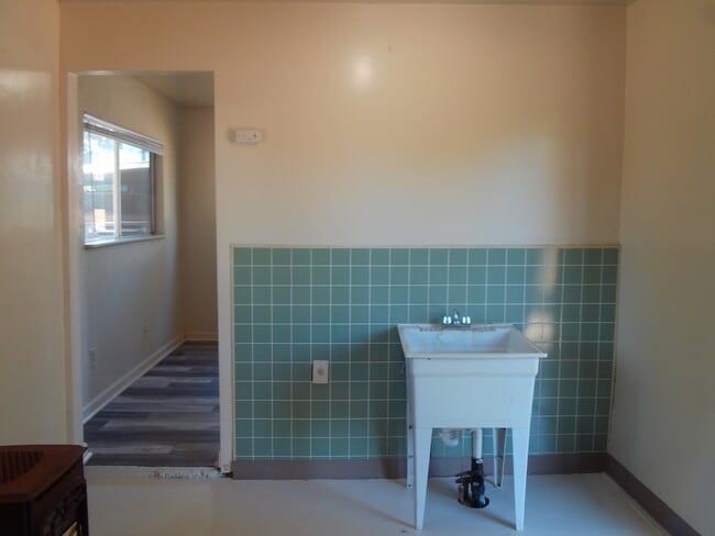 Building Photo - 5934 Cohn Ave