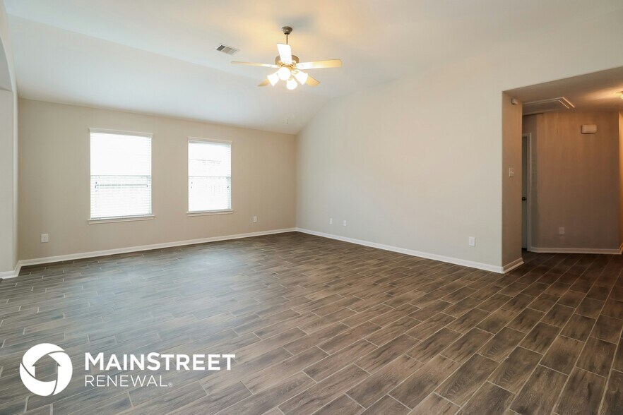 Building Photo - 17239 Glen Oaks Dr