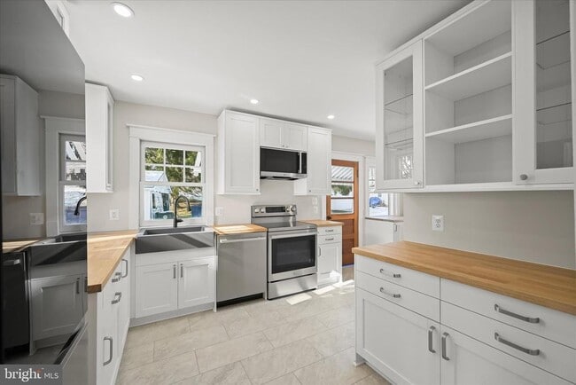 Building Photo - 7332 Springfield Ave