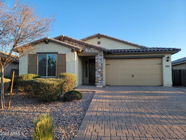 Building Photo - 2671 E Daniel Dr