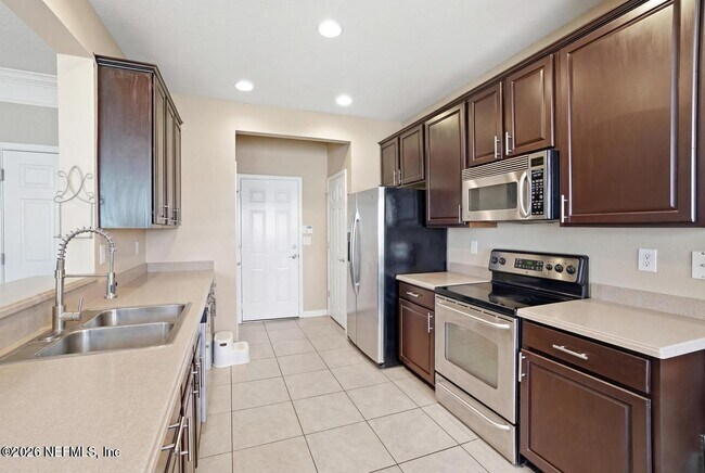 Building Photo - 4008 Lionheart Dr