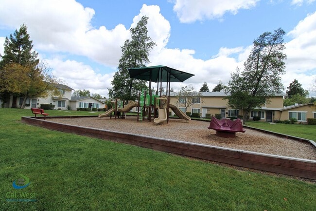 Building Photo - $2,895 Cute cozy 2/1 Condominium in South ...