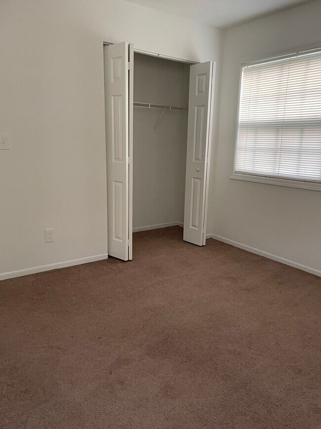 Building Photo - Modern 2-Bed, 1-Bath Oasis with Central Air and Gourmet Kitchen