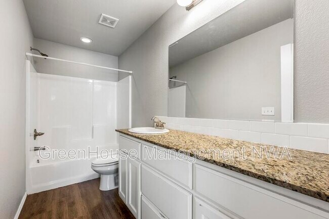 Building Photo - 820 Baker St NW