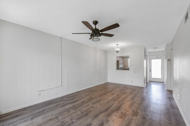 Building Photo - 9851 Sandalfoot Blvd