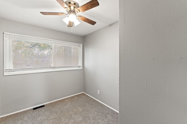 Building Photo - Section 8 Opportunity! 3 bedroom 1 bath | ...