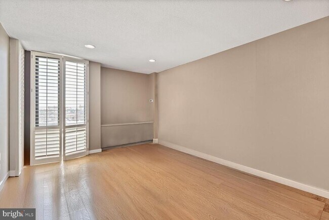 Building Photo - 1245 4th St SW