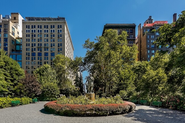 Building Photo - 151 E 20th St