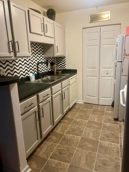 Building Photo - 4420 Eaves Ln