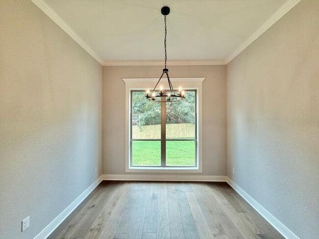 Building Photo - Beautiful and Spacious 3-Bedroom, 2-Bath R...