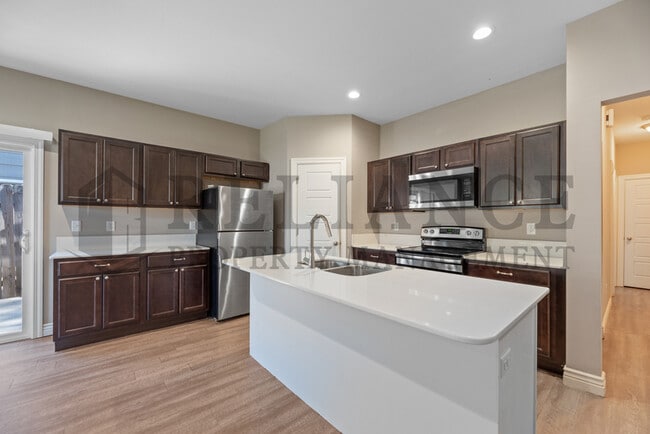 Building Photo - 5513 S Victoria St