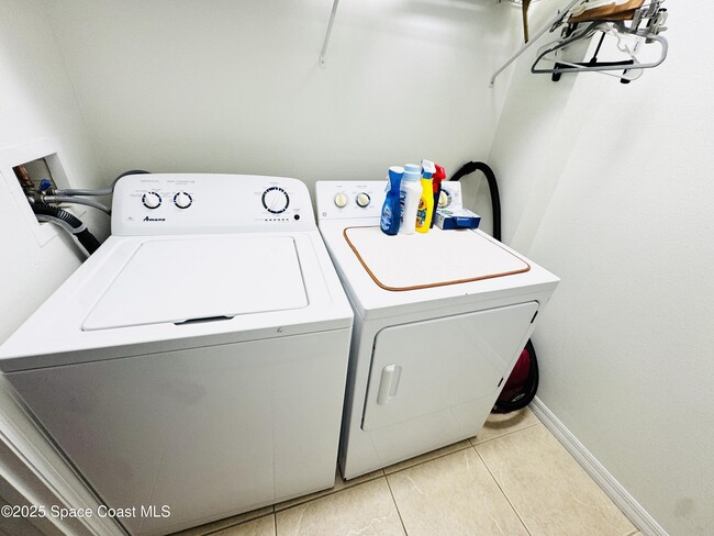 Building Photo - 121 Majestic Bay Ave