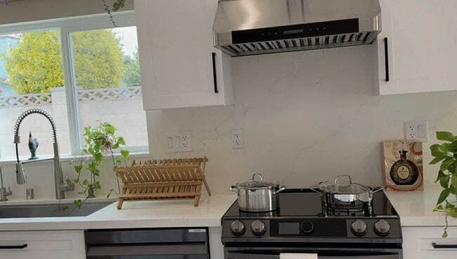 Building Photo - Beautiful Fully Furnished Home in Garden G...