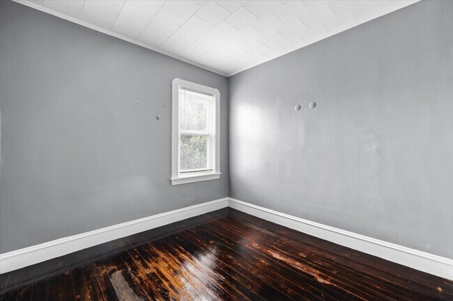 Building Photo - 646 Birch St