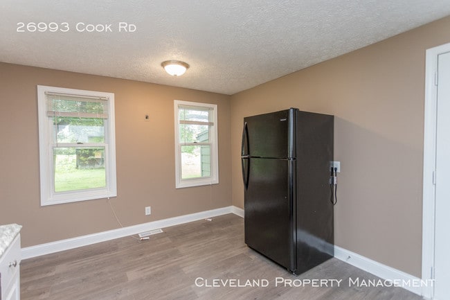 Building Photo - Newly Renovated Olmsted Twp Home