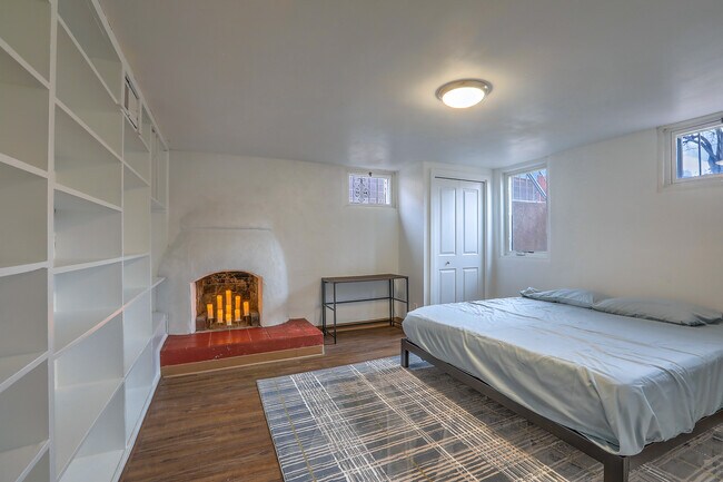 Building Photo - 618 Sycamore St NE