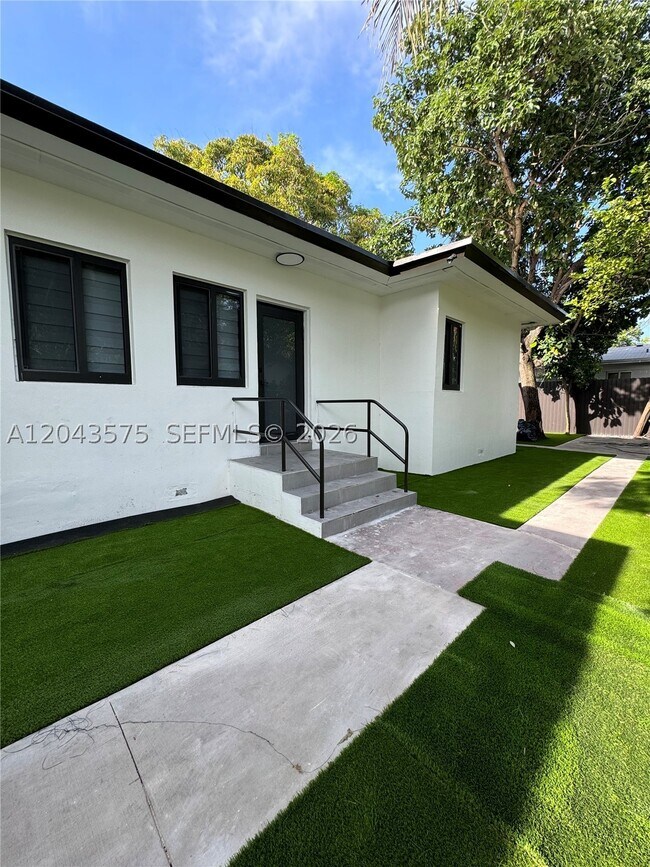 Building Photo - 5521 NW 1st Pl