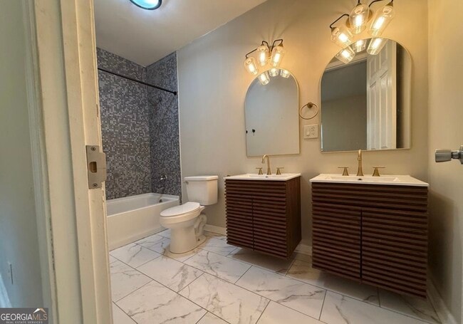 Building Photo - 1097 Fortress Ave SW