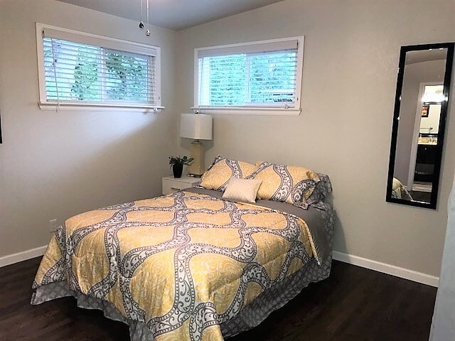 Master bedroom - 6110 Dover St