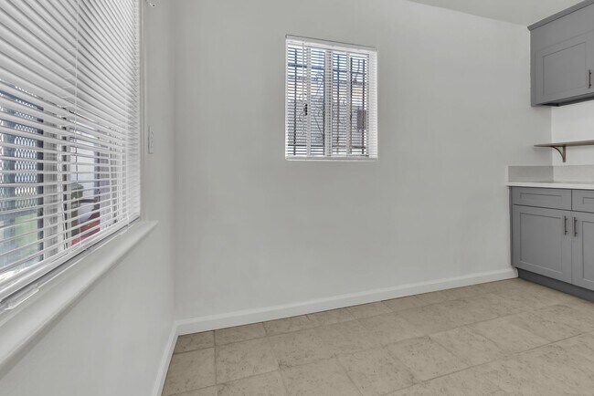 Building Photo - 447 E 101st St