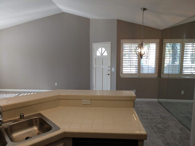Building Photo - Beautiful Tierrasanta Condo for Rent
