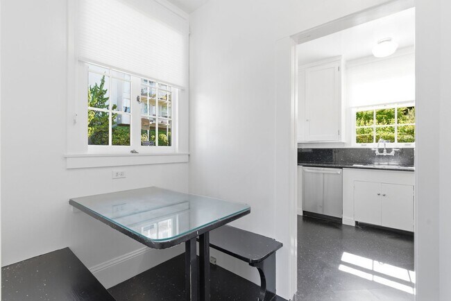 Building Photo - 501-503 Mandana Blvd