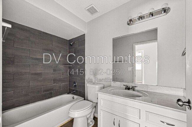 Building Photo - 16835 S Lighthouse Dr